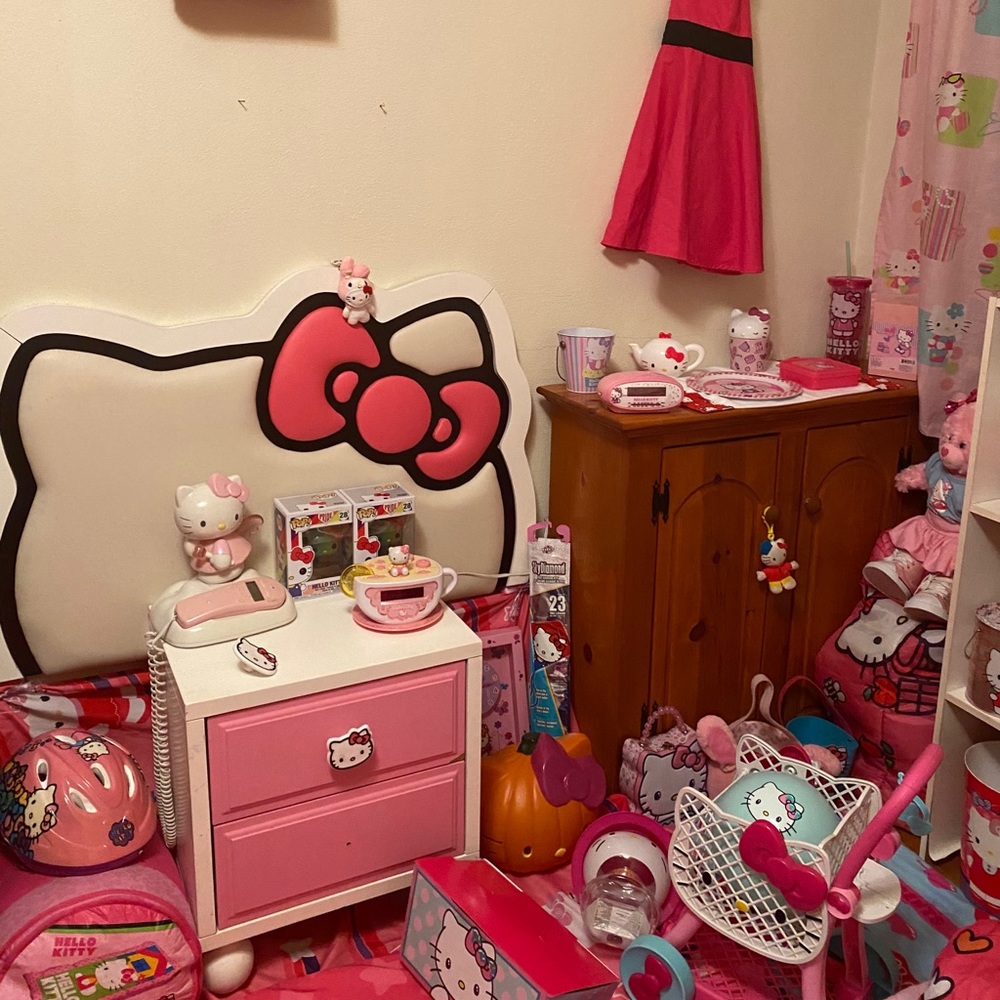 Hello Kitty Mystery Box! - Picture 4 of 4